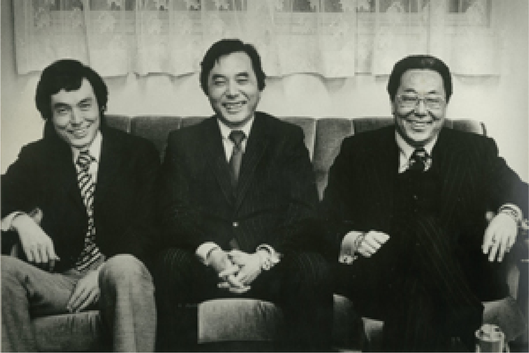 右から長男の敬武、次男の稔、四男の利雄